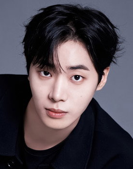 Choo Young-woo as Song Shi-on