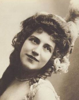Léa Piron as 