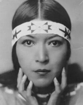 Molly Spotted Elk as Neewa, Chetoga's daughter