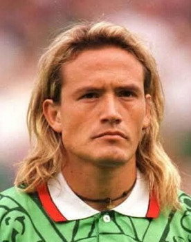 Luis Hernández as Matador