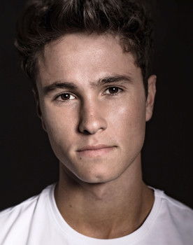 Michael Ronda as Simón