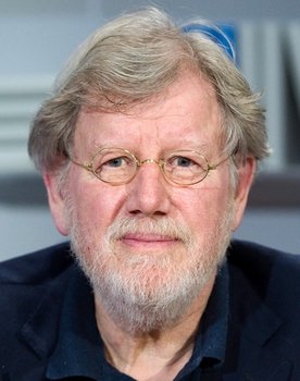 Bernhard Sinkel as Himself