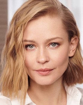 Yulia Peresild as Anna