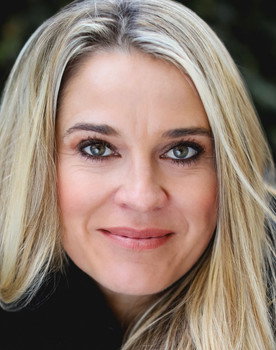 Alexandra Davies as Emily