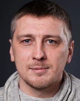 Dmitriy Tubol'tsev as Sergey Krokhin - papa Lery