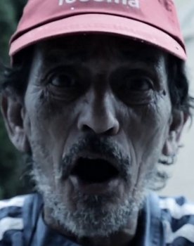 Miguel Ángel Hernández as Enterrador