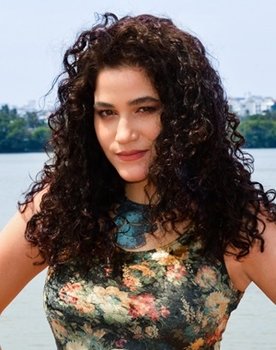 Yasmin Gomlevsky as Thaíssa