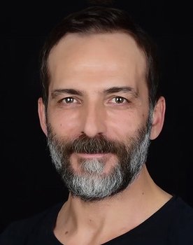 Muhammet Uzuner as Jön