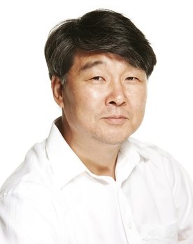 Choe Hyo-sang as Mi-jung's father