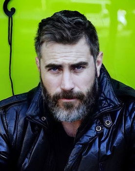 Jonathan Kos-Read as 