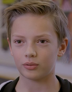 Jonathan Westphal Stennicke as Tobias