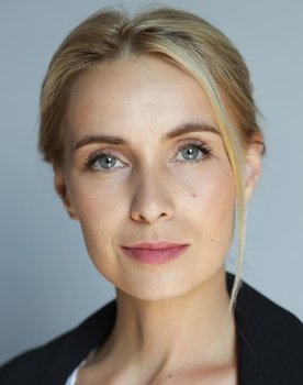 Наталья Князькова as сотрудник Олеси
