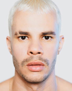 Vinicius Teixeira as 