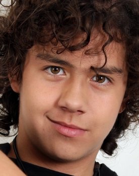 Carlos Meza as 