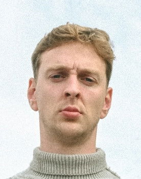 Jesse Heydenrych as Toni