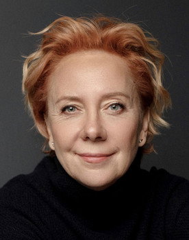 Elena Simonova as Grandmother