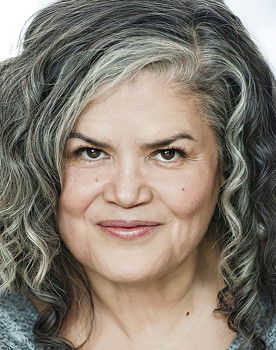 Sandra Flores as Luciana