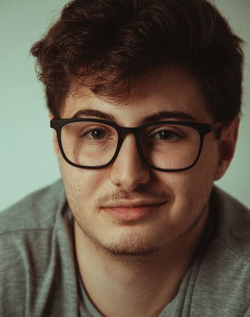 Saulo Carvalho as Palhaço / Bartender