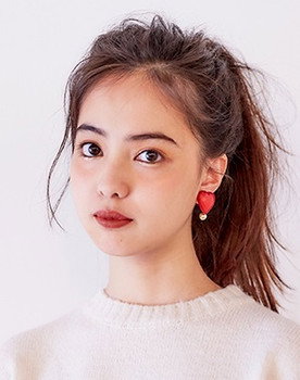 Aoi Niizeki as Kurumi Hanazawa