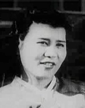 Geumhui Ma as Singer