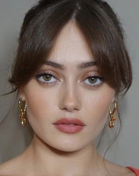 Ella Purnell as Tess
