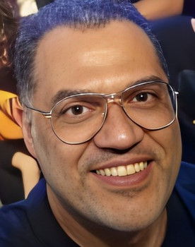 Tom Pires as Vinicius