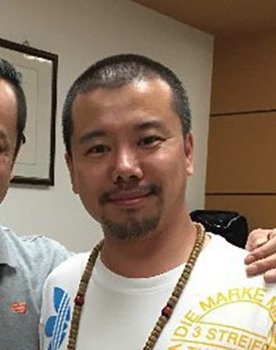 Xin Guan as 元老甲 (voice)