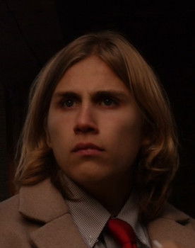 Émile Kételers as Malcolm