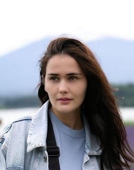 Senk Lotta as Cary besar