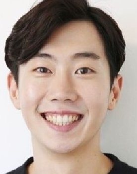Kwon Hae Woo as Yoon Hae Woo (Yoo Sang's Secretary)