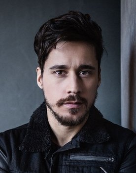 Peter Gadiot as Dave Hastings