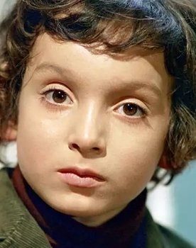 Robert Pliuchinski as Adolf, mechaniczna lalka golarza Filipa