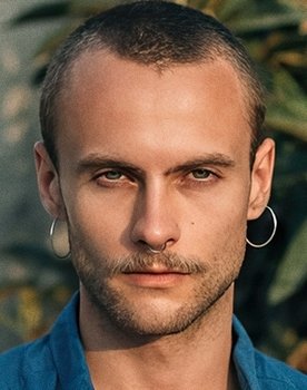 Theo Samsworth