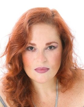 Eduarda Fadini as Dona Benvinda