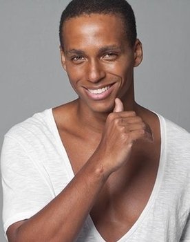 Pedro Caetano as Sebastião