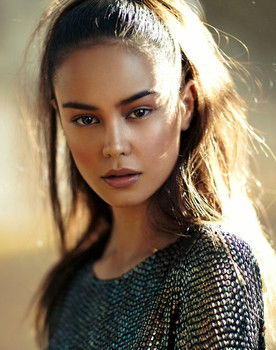 Courtney Eaton