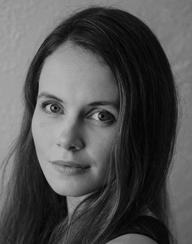 Lára Jóhanna Jónsdóttir as Anna