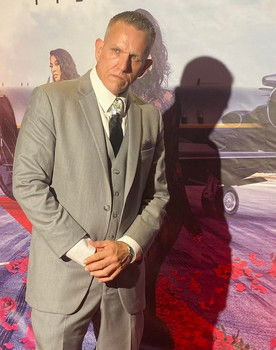 Kris D. Roberts as Oskar