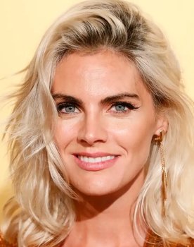 Amaia Salamanca as Claudia
