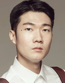 Kim Geun-Hwan as Chairman Jang's Assistant