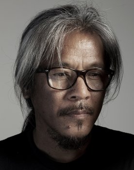 Lav Diaz as 