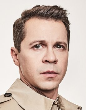 Pavel Derevyanko as Якин