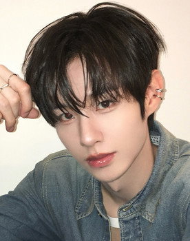 Kim Sung-min as Self