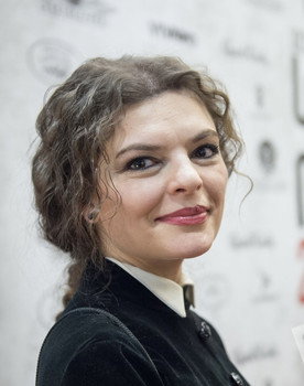 Narine Grigoryan as Knar Aznavourian