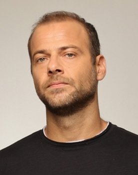 Orestis Tziovas as Γιάννης Εξαρχέας
