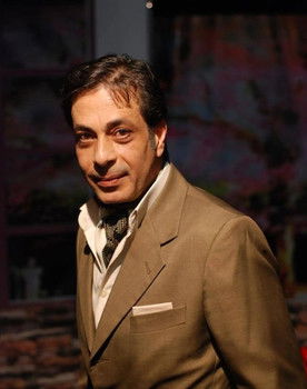 Mahmoud El Banna as الشيخ المتشدد