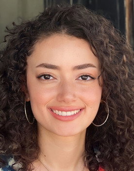 Plestia Alaqad as Nabila