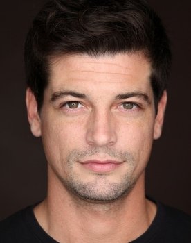 Patricio Ramos as Manuel