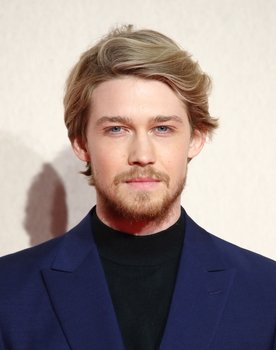 Joe Alwyn as Samuel Masham