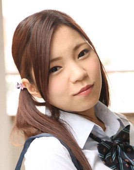 安達メイ